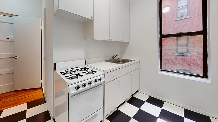 Rented by Bond New York | media 4