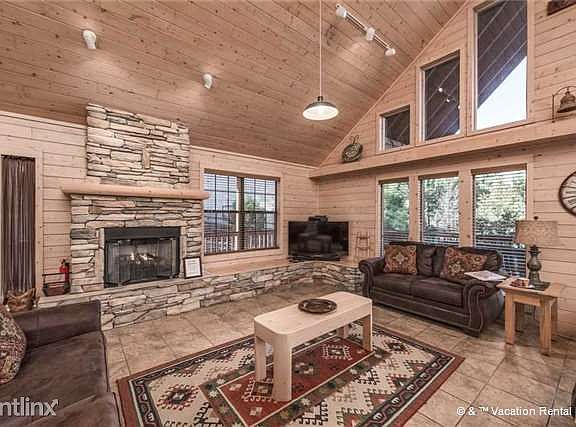 Welcome to Wine "N" Pines!