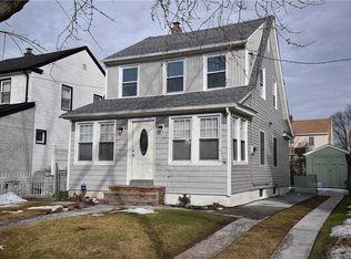 90-11 215th St, Queens Village, NY 11428