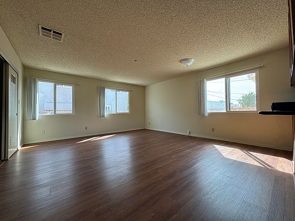 4th image of 918 W San Marino Ave #E