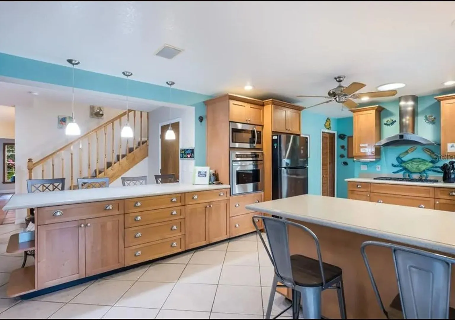 Furnished home on Palma Sola Bay with dock and pool — Photo 4