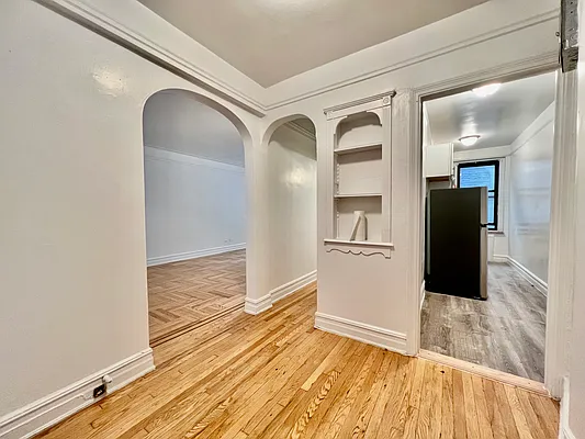 Rented by Bond New York | media 7