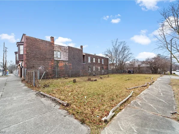 2434 E 89th St, Cleveland, OH 44104