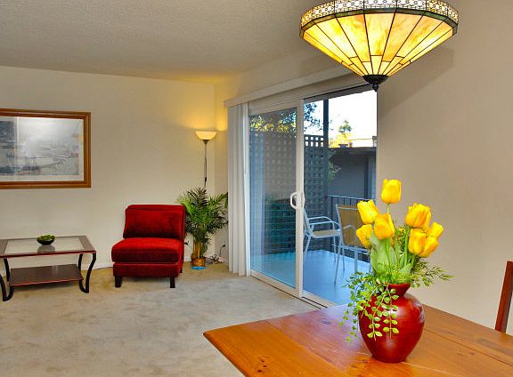 3rd image of 902 Peninsula Ave APT 212