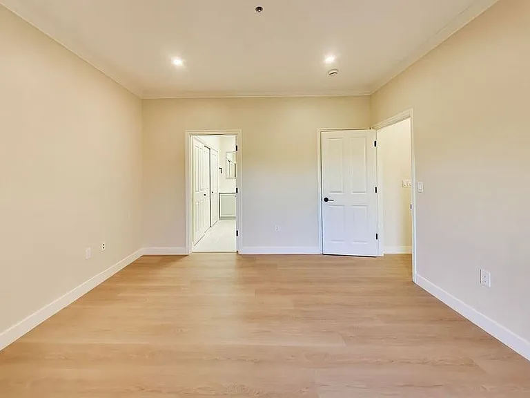 568 Glenwood Ave #1 — Photo 8
