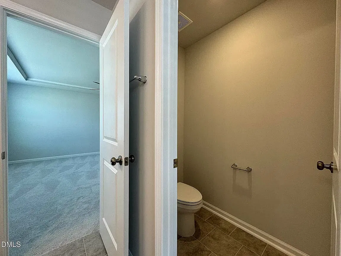 3 bed, 2.5 bath, 1967 sqft, $2,150 — Photo 2