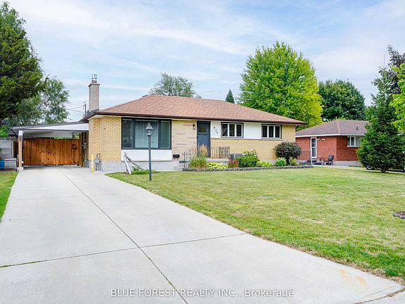 2nd image of 926 Eagle Cres