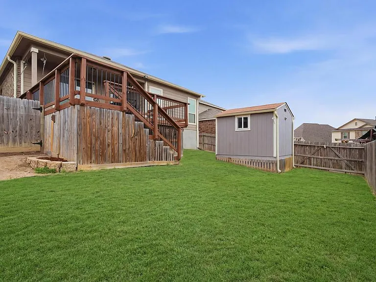 2431 Valencia Crst — Photo 24