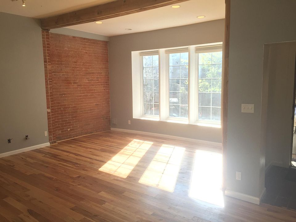 1st image of 924 N Logan St APT B