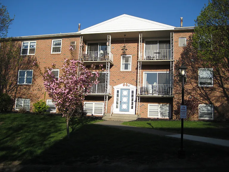 Park Hill Lane Apartments — Photo 23