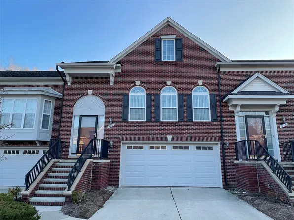 924 Sandalwood Dr, Troy, MI 48085