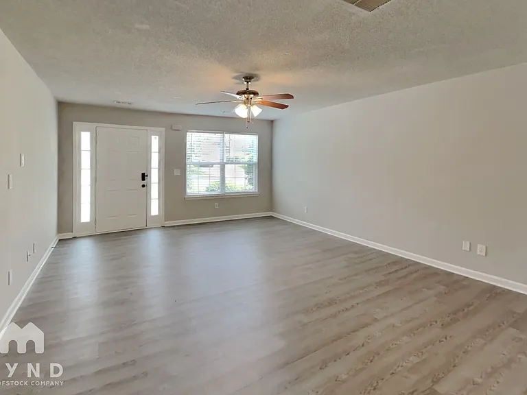 6132 Hickory Lane Dr — Photo 2