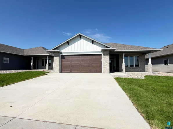 5913 S Huntwood Ave, Sioux Falls, SD 57108