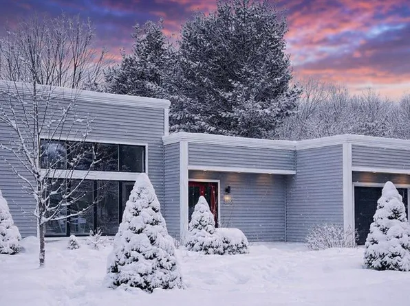 8906B Manhattan N, Traverse City, MI 49685