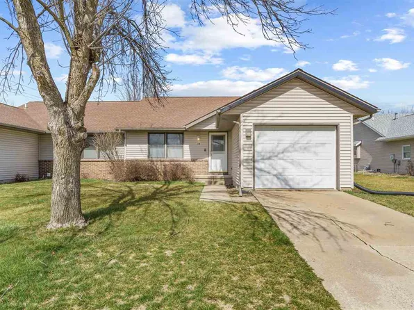 18 Blue Stem Ct, Iowa City, IA 52240