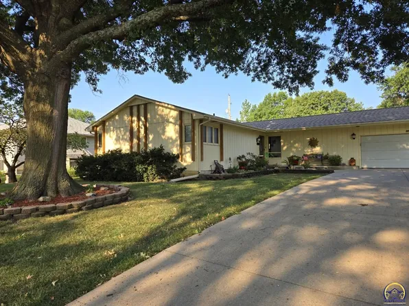 1809 Maplecrest Dr, Emporia, KS 66801