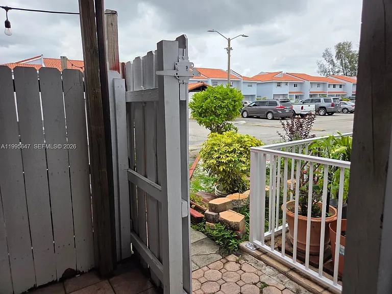 550 SW 115th Ave #405H — Photo 16