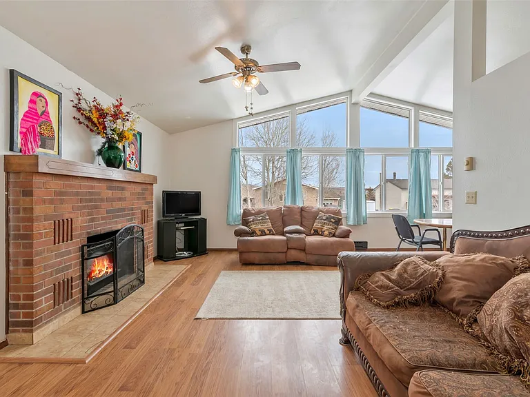 380 S Pine St — Photo 4