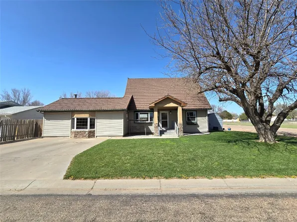 600 Manor Ct, Sublette, KS 67877