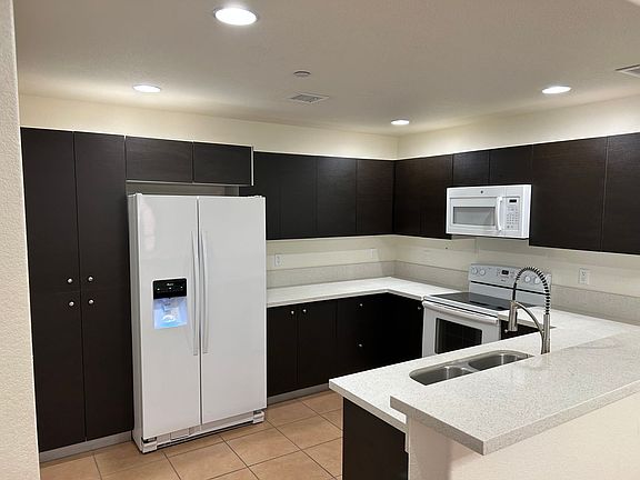 2nd image of 400 Hillside Dr #611