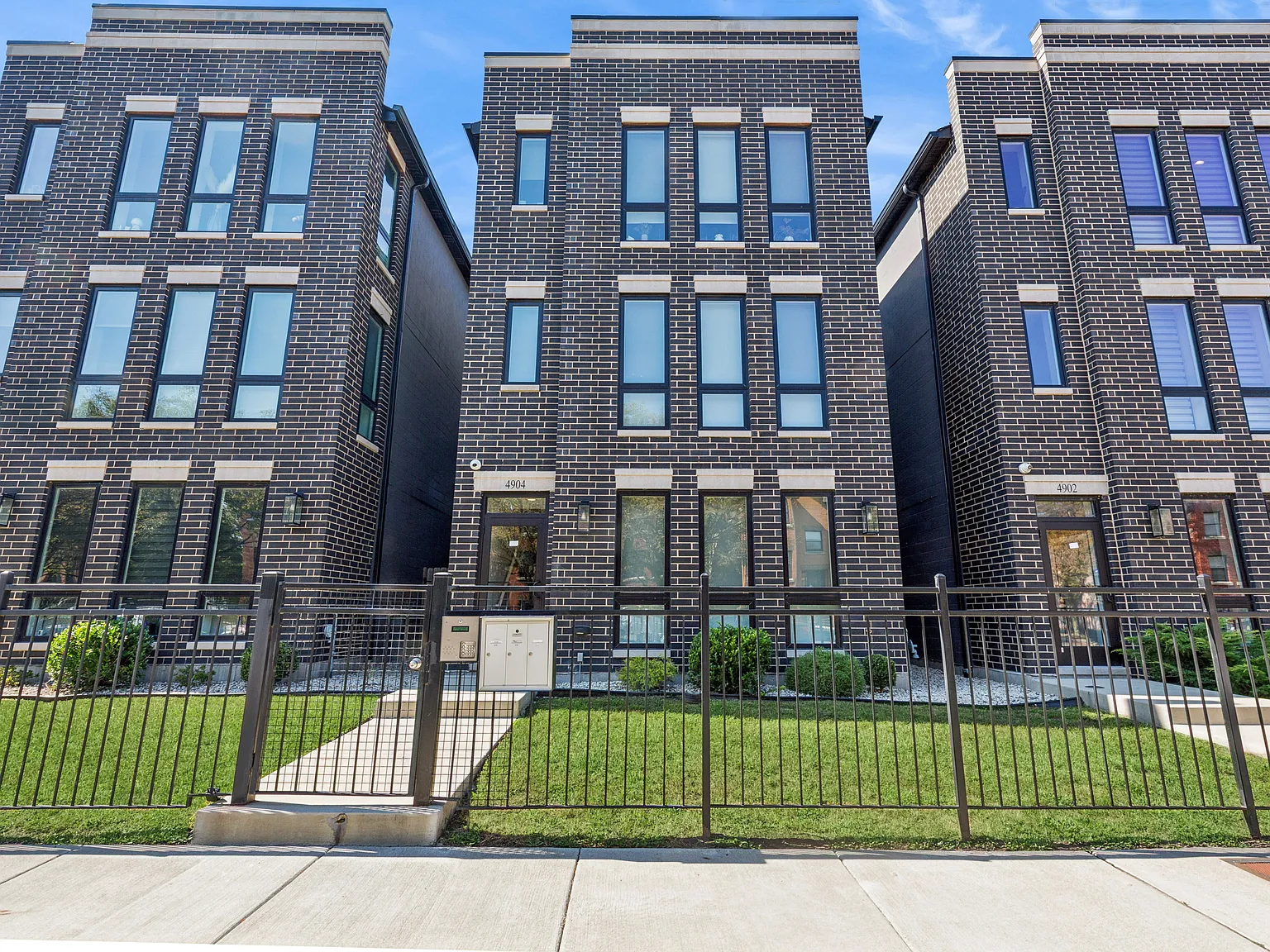 3 bed, $2,695 — Photo 1
