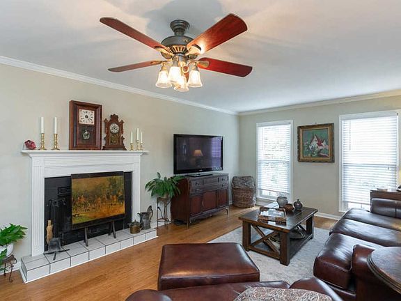 3rd image of 504 Autumnwood Ct