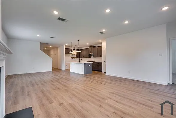 1412 Victoria St — Photo 9
