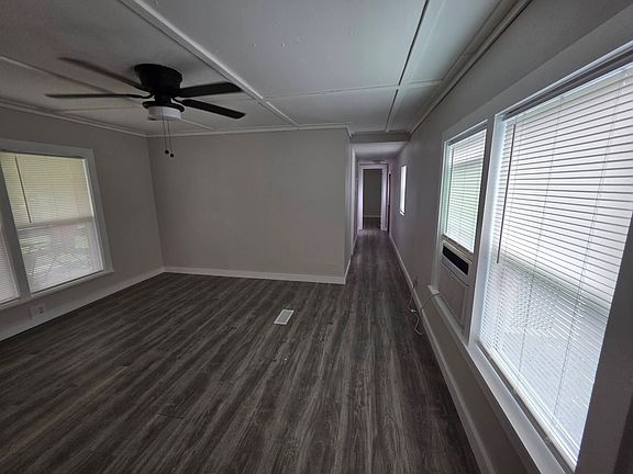 2nd image of 824 Huron Dr