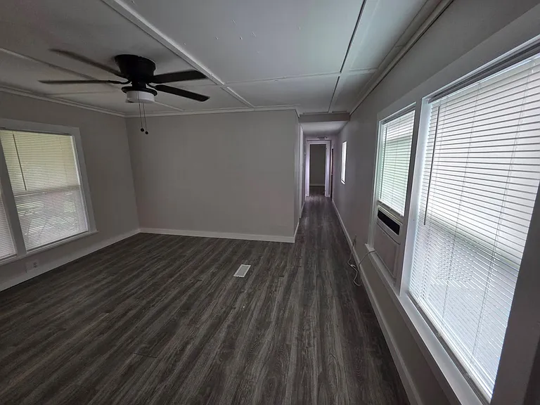 824 Huron Dr — Photo 2