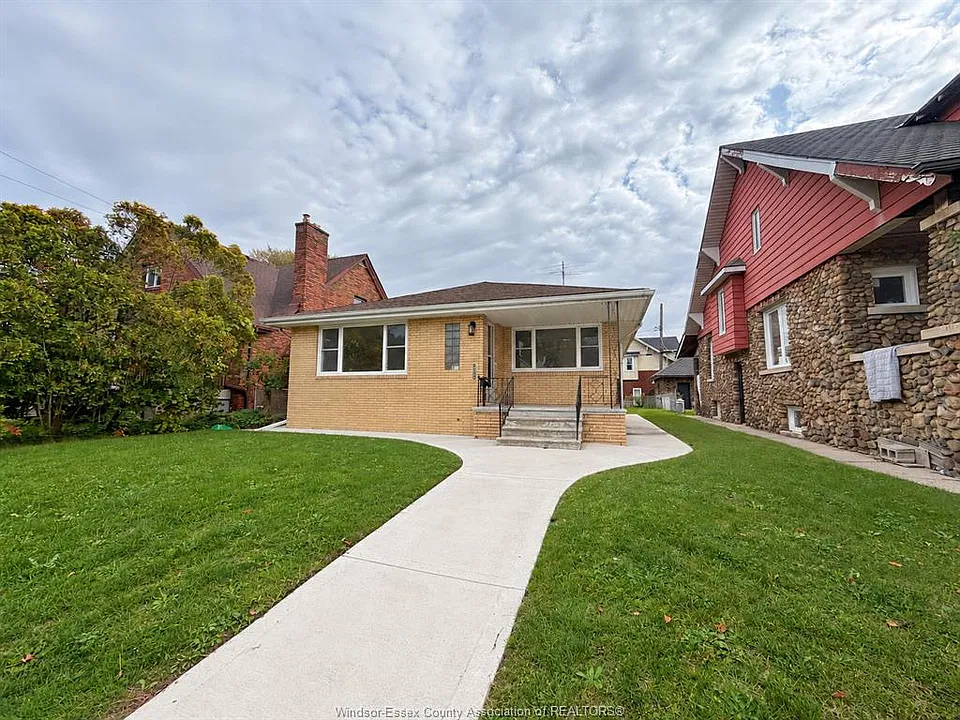 1425 Giles Blvd E