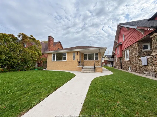 1425 Giles Blvd E, Windsor, ON N9A 4H2