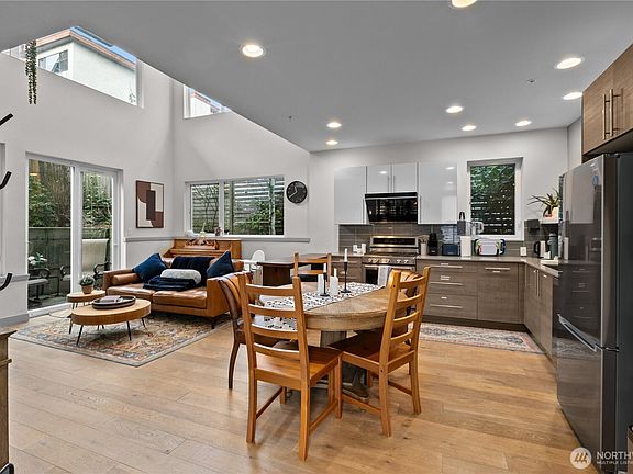3rd image of 4329 Woodland Park Avenue N