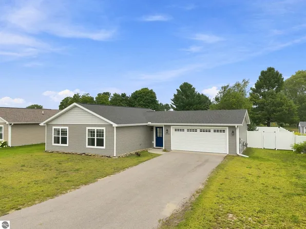4950 Meadowlark Ln, Traverse City, MI 49685