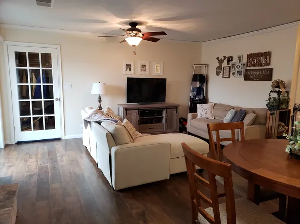 1549 W Stonehenge Dr, Sycamore, IL 60178