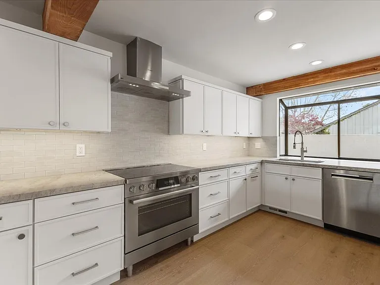 9503 Alder Ct — Photo 5