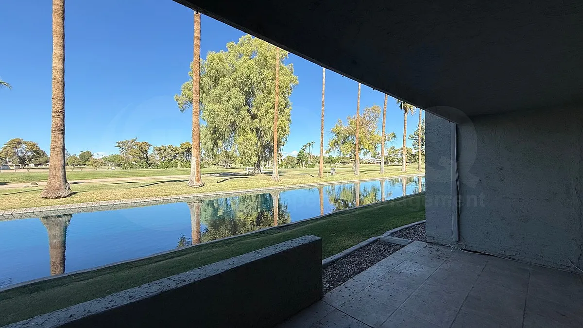 3 bed, 2.0 bath, 1963 sqft, $2,049 — Photo 2