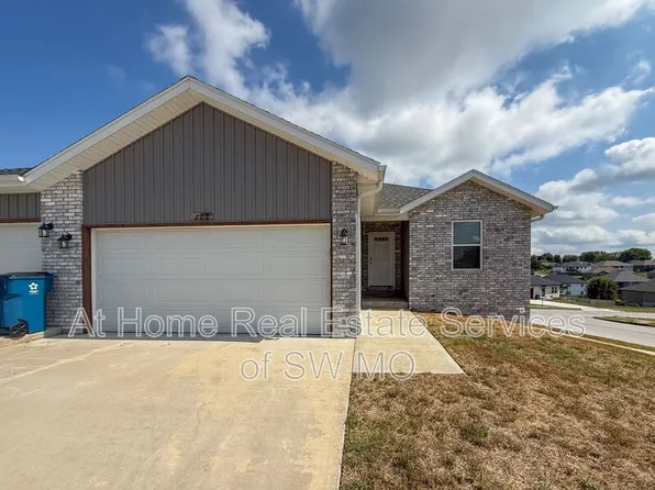 702 E Watermill Cir, Ozark, MO 65721