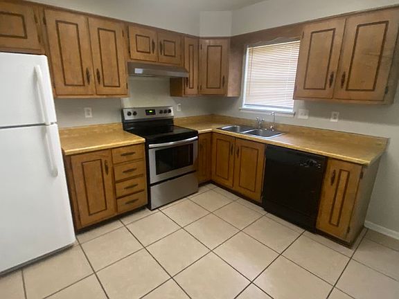 3rd image of 1220 Louisville St #12