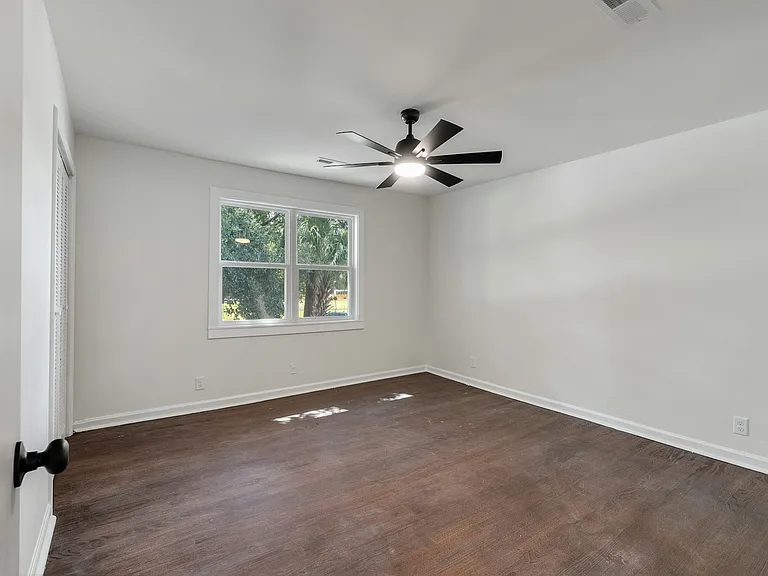 Upstairs Bedroom 1