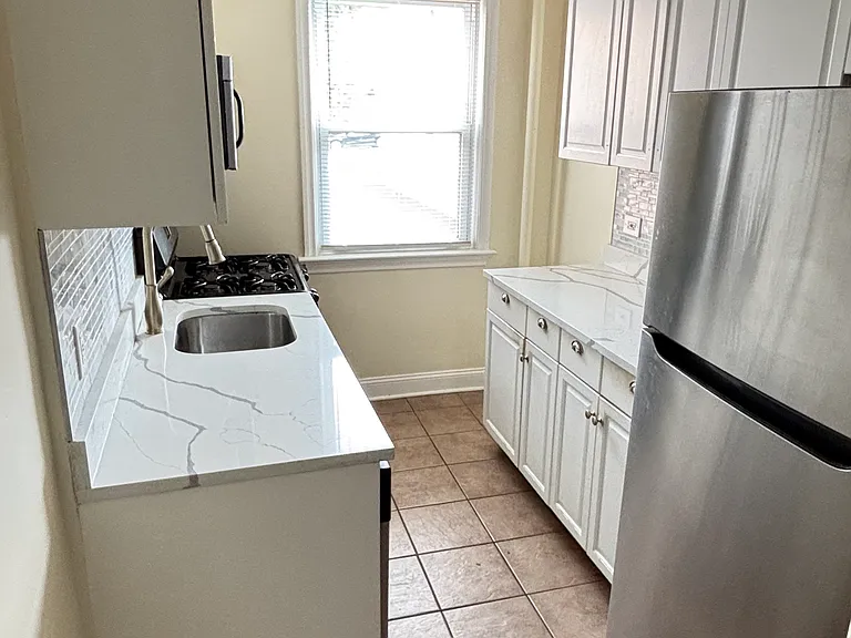 12 Laurel St #B1 — Photo 1