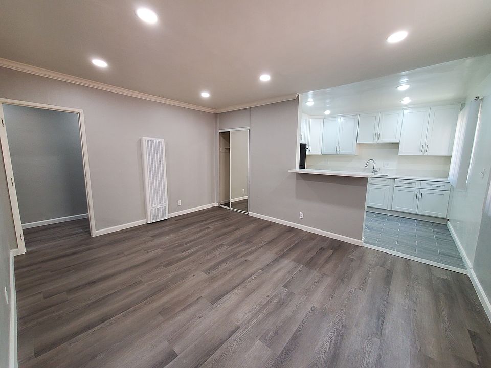 1st image of 916 Robinson St #2