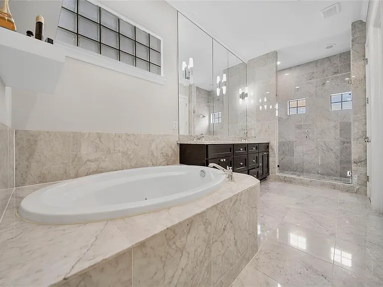 602 Knox St — Photo 19