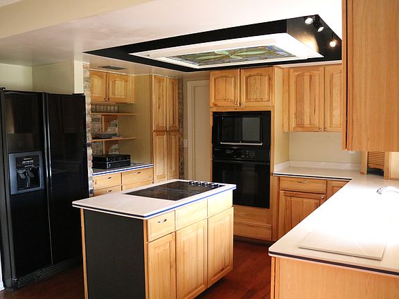 Kitchen. Corian Counters