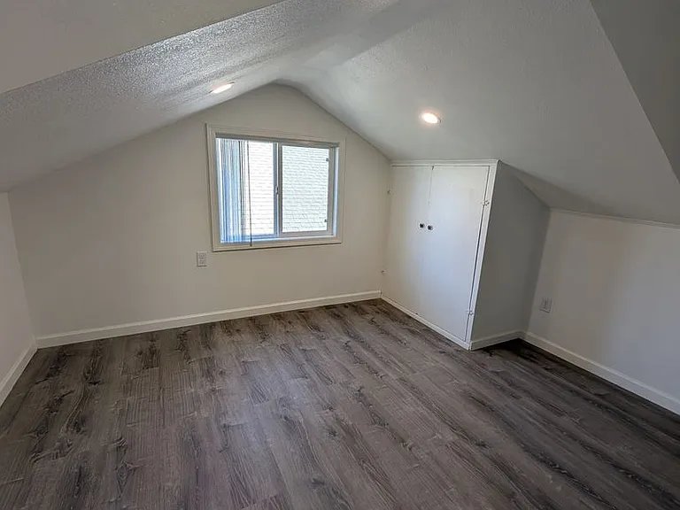 1420 Summers Ln — Photo 5