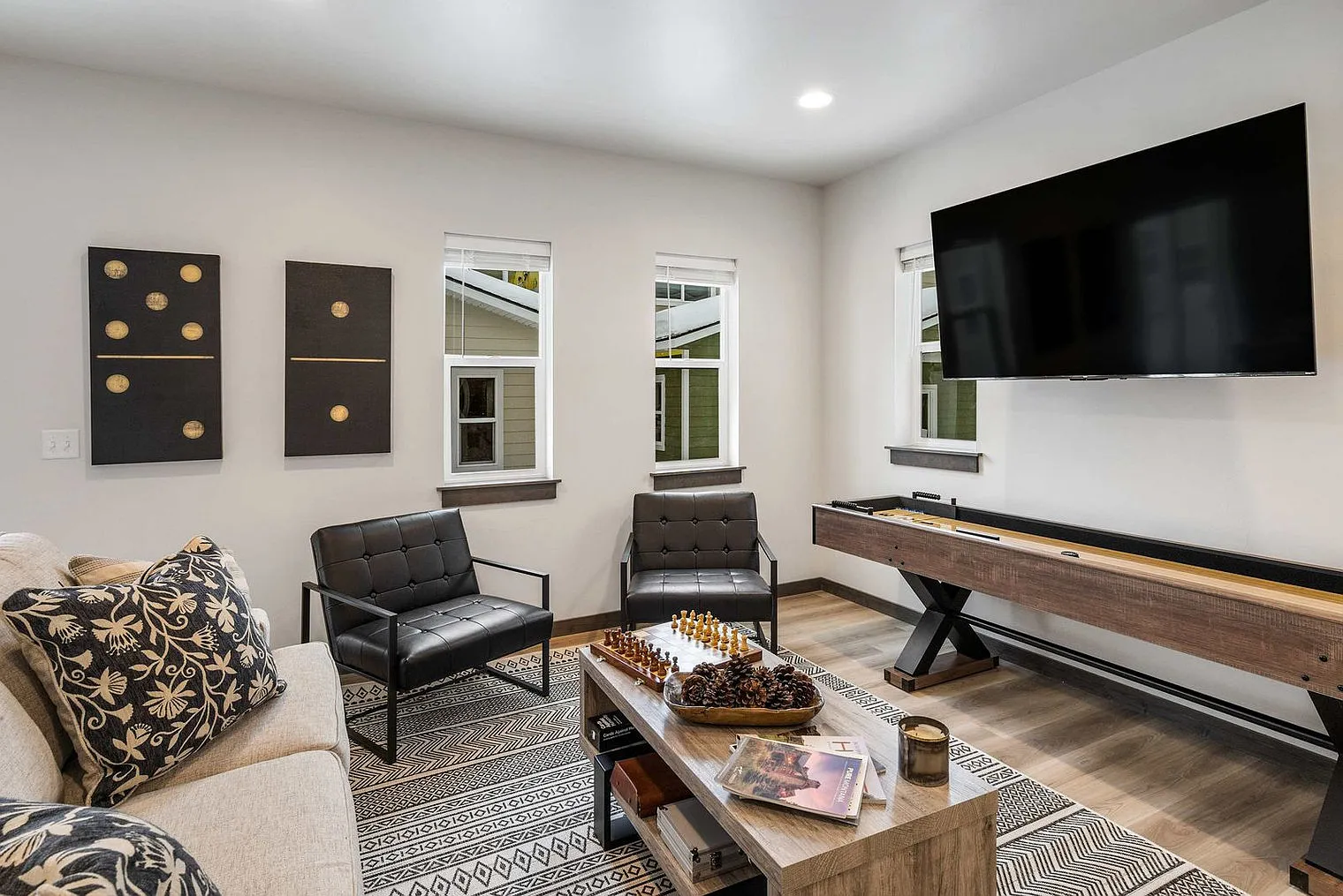 6 bed, 5.0 bath, $14,767 — Photo 1