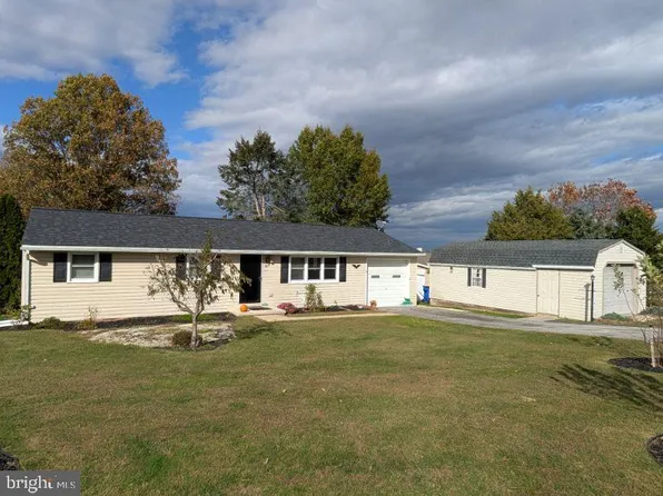 82 Hemler Dr, Hanover, PA 17331