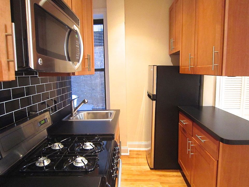 1st image of 270 6th Ave APT 3