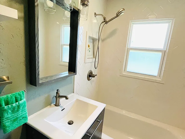 6712 N Ross Ave — Photo 4