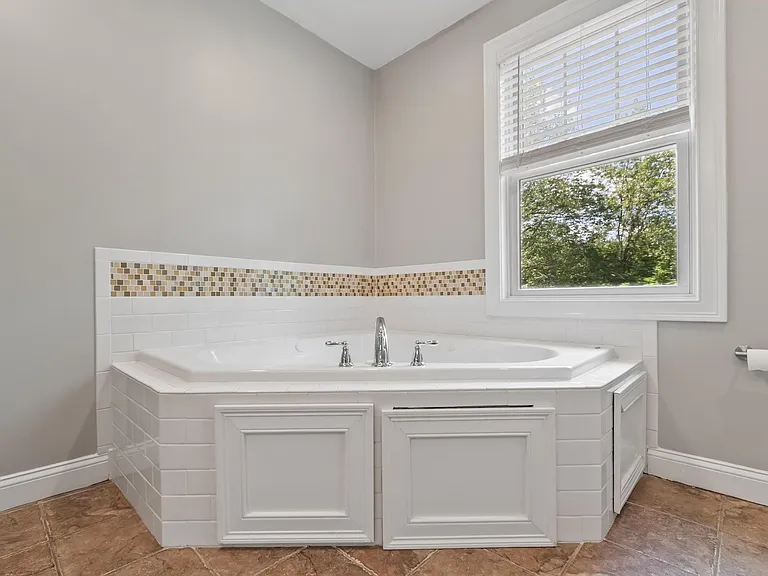 22 Valley Forge Cir — Photo 11