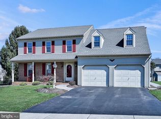 226 Strawberry St, Leola, PA 17540